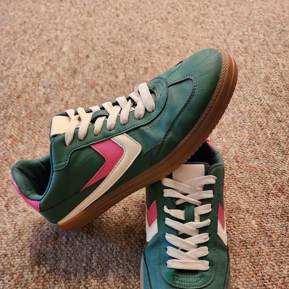 DV Dolce Vita Sybela Green Pink White Retro Gum Sole Sneakers Womens 9.5
